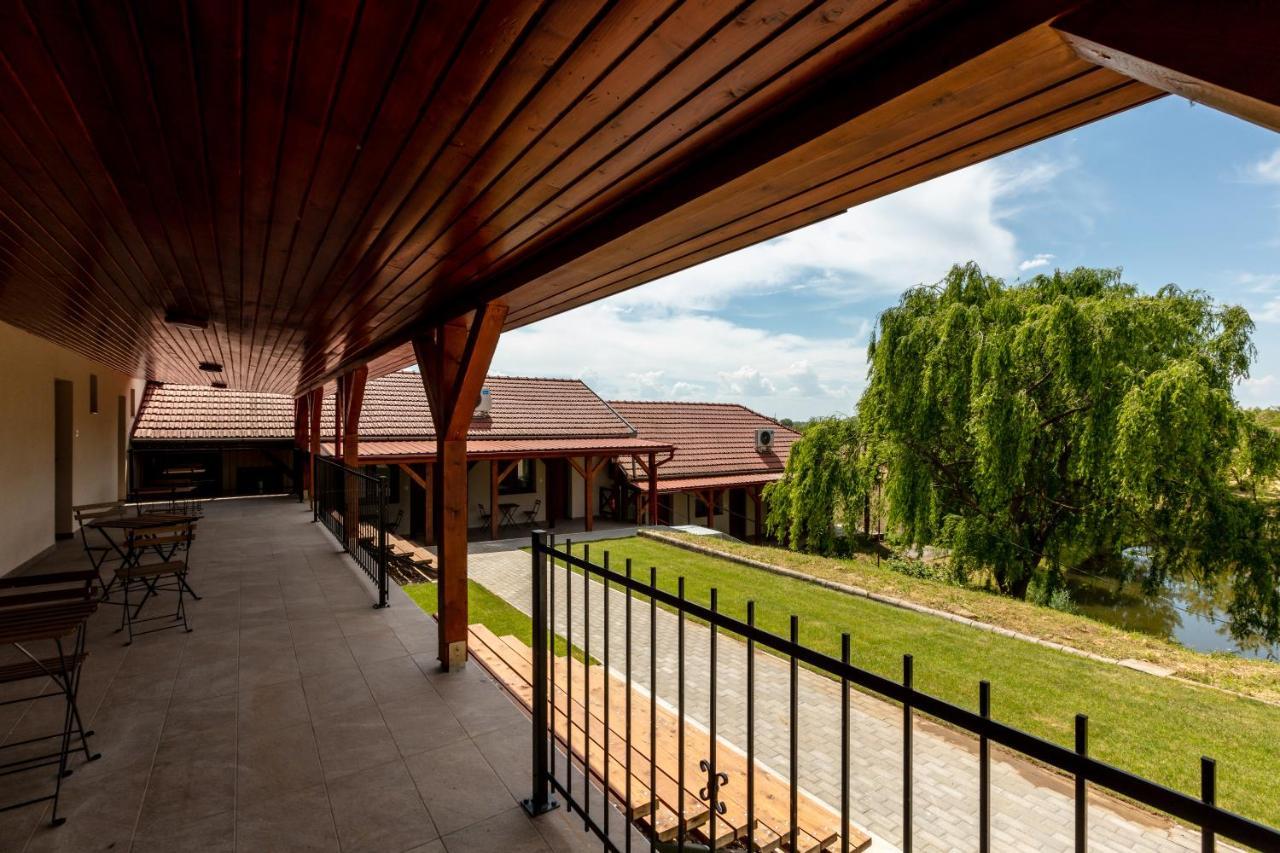 Bed and Breakfast Tulip Garden Panzio Kekcse Экстерьер фото