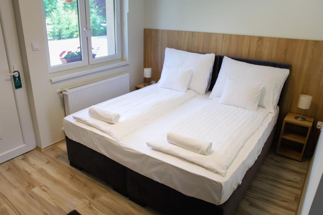 Bed and Breakfast Tulip Garden Panzio Kekcse Экстерьер фото