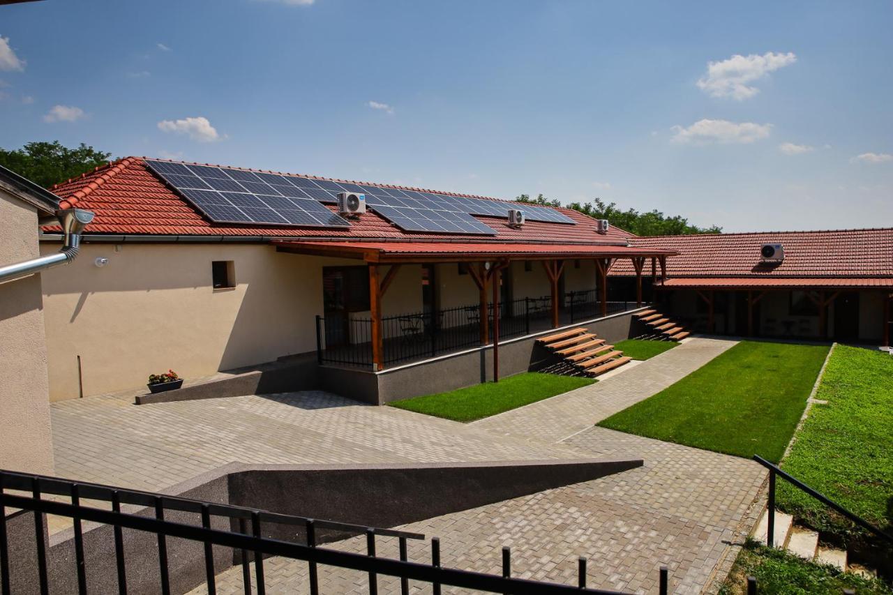 Bed and Breakfast Tulip Garden Panzio Kekcse Экстерьер фото